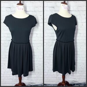 👗 |•GAP•| Pretty Little Black Pin Tucked Waist Dress